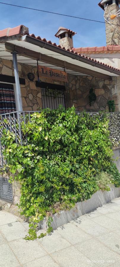 La Pasailla de Gredos Hostal Navacepeda de Tormes Exterior foto